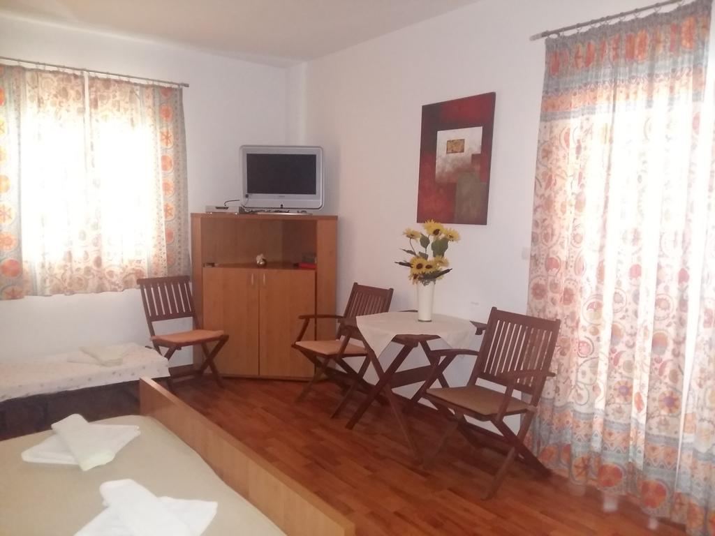 Apartments Bernarda Sumpetar Екстер'єр фото