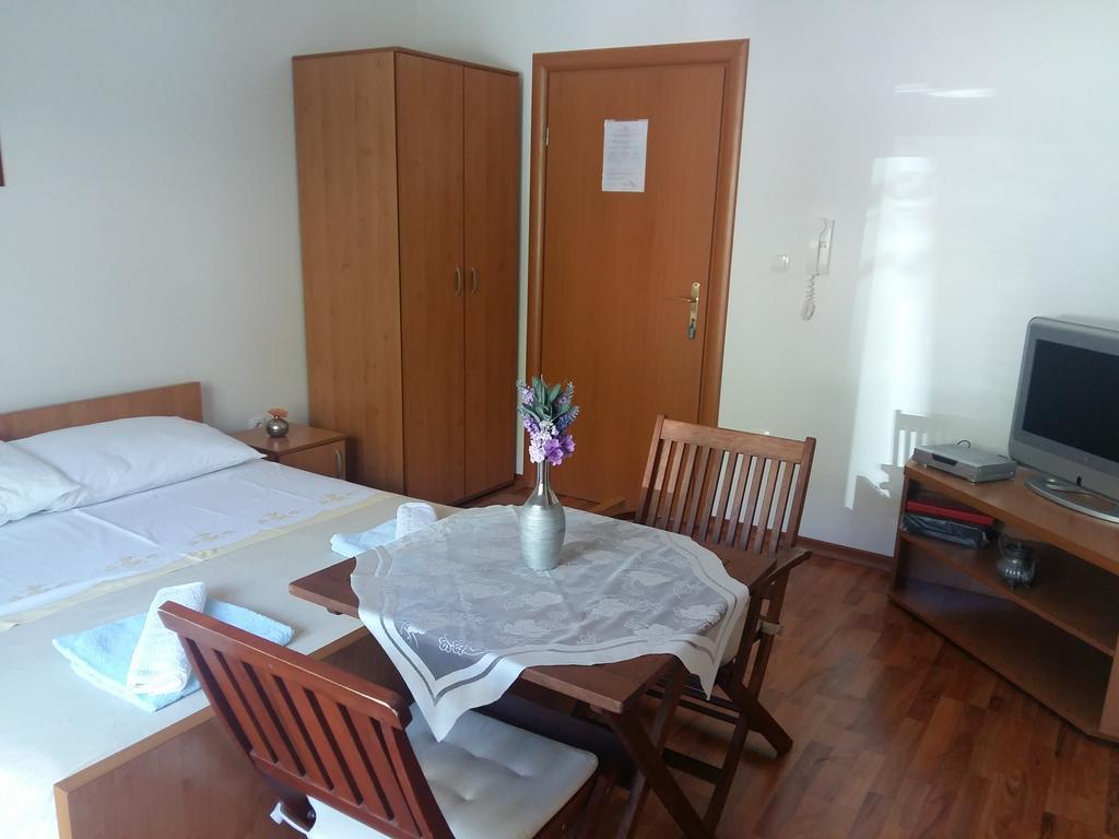 Apartments Bernarda Sumpetar Екстер'єр фото