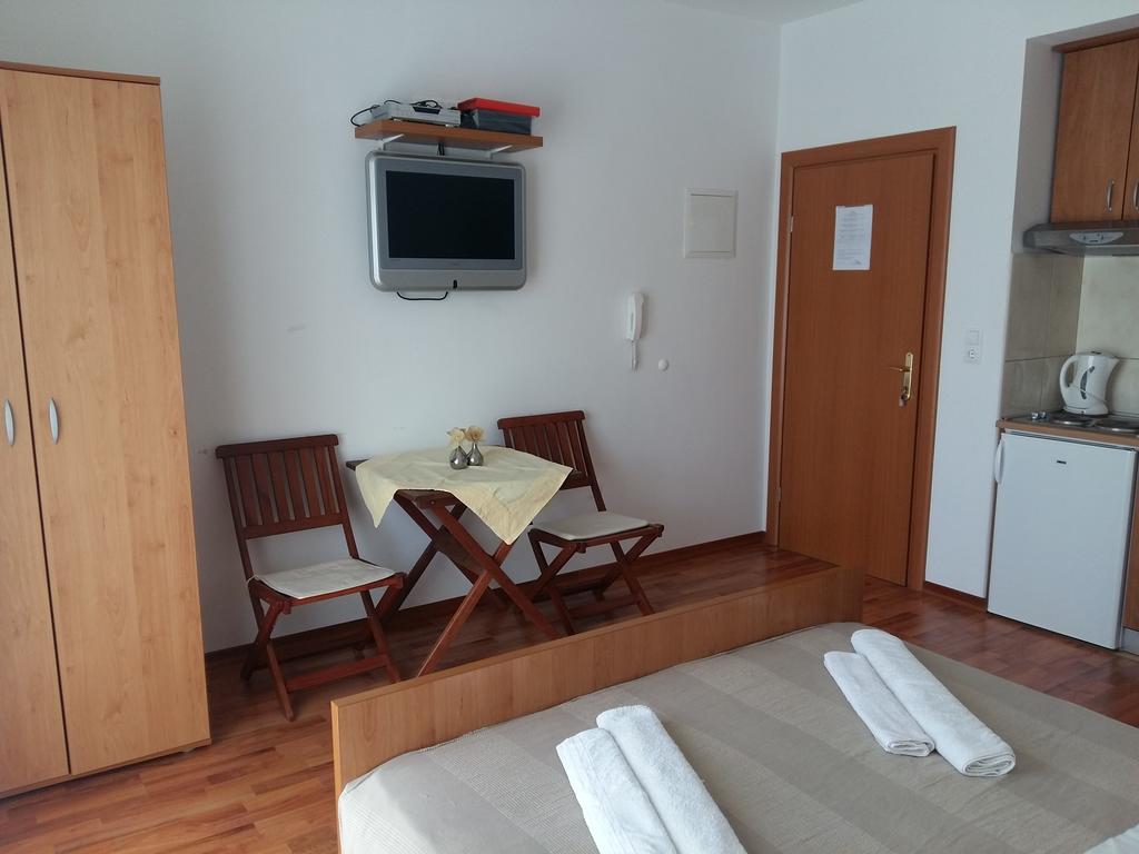 Apartments Bernarda Sumpetar Екстер'єр фото