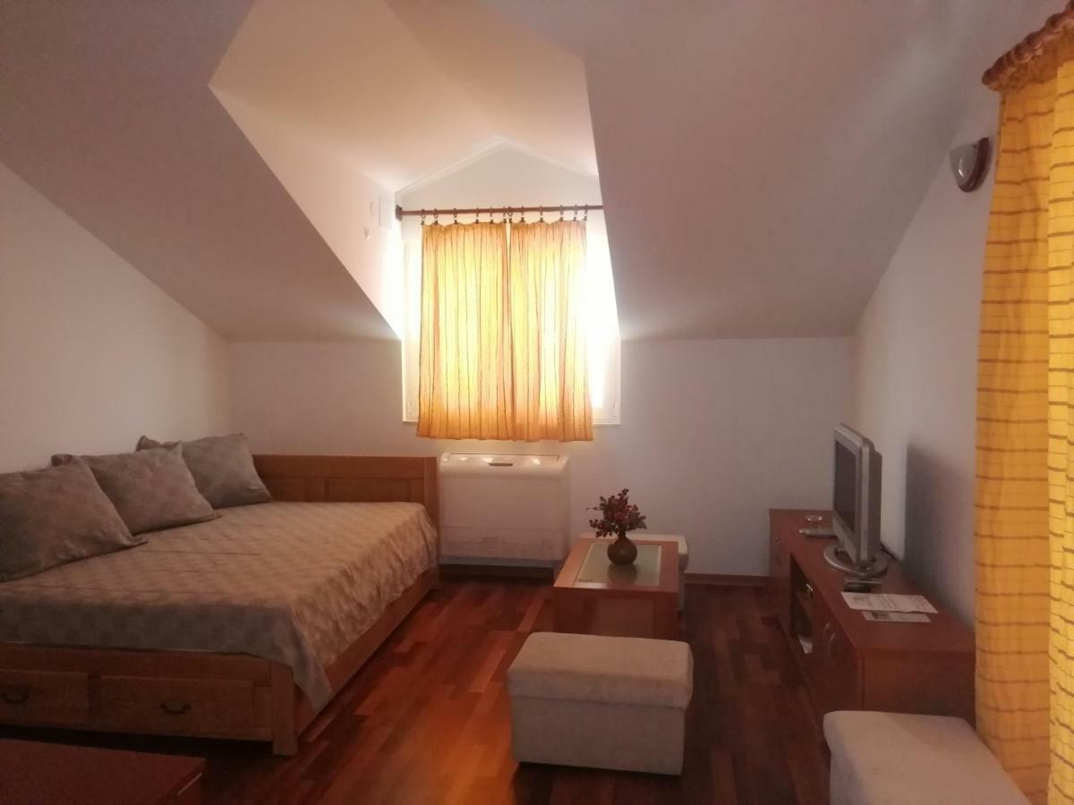 Apartments Bernarda Sumpetar Екстер'єр фото